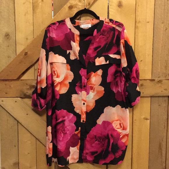 Floral Calvin Klein Blouse. - Picture 1 of 5